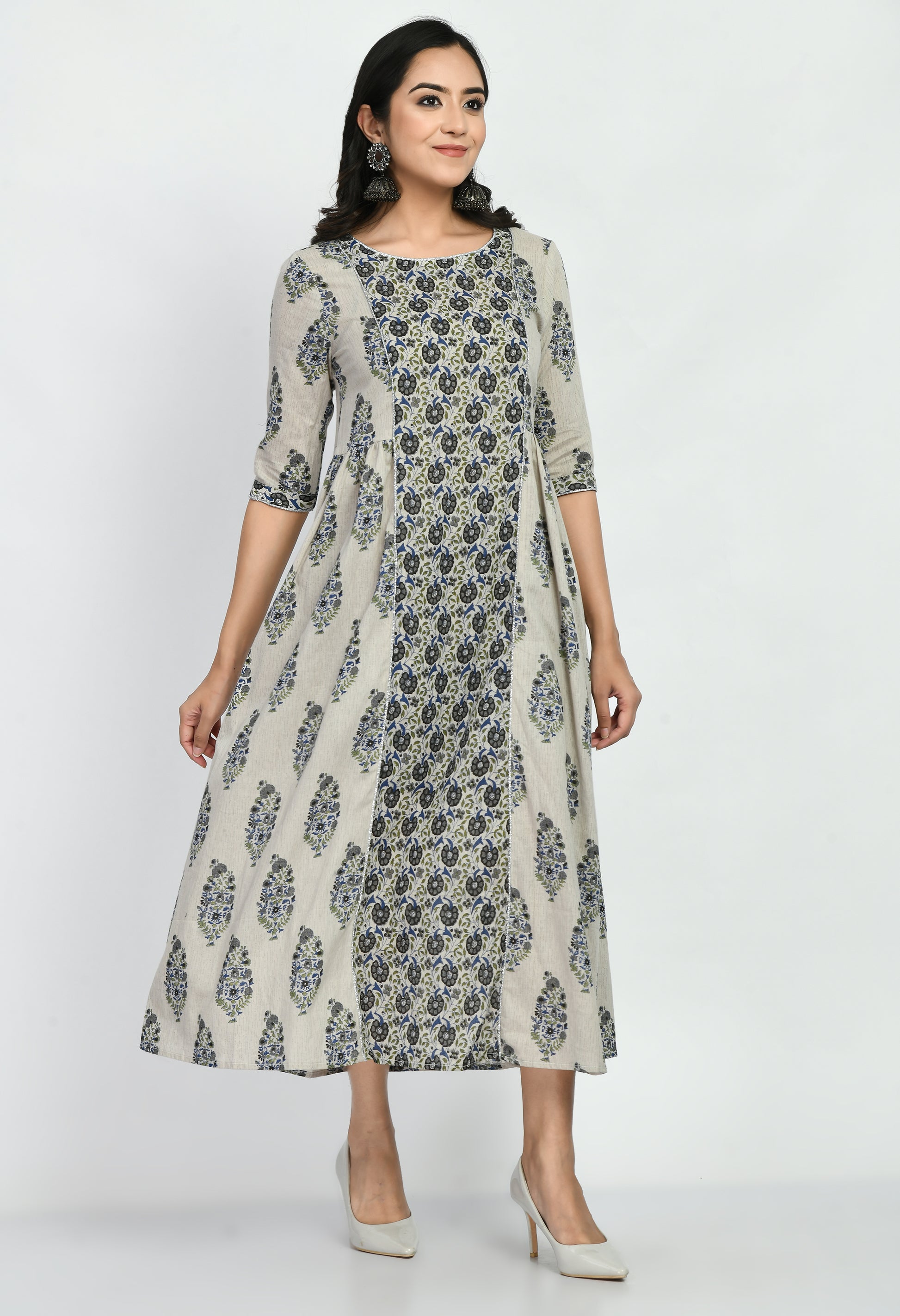 Women Printed Cotton Blend Straight Kurta