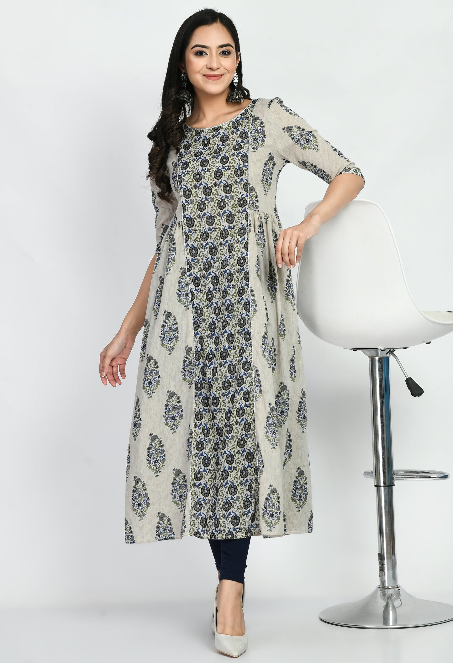 Women Printed Cotton Blend Straight Kurta