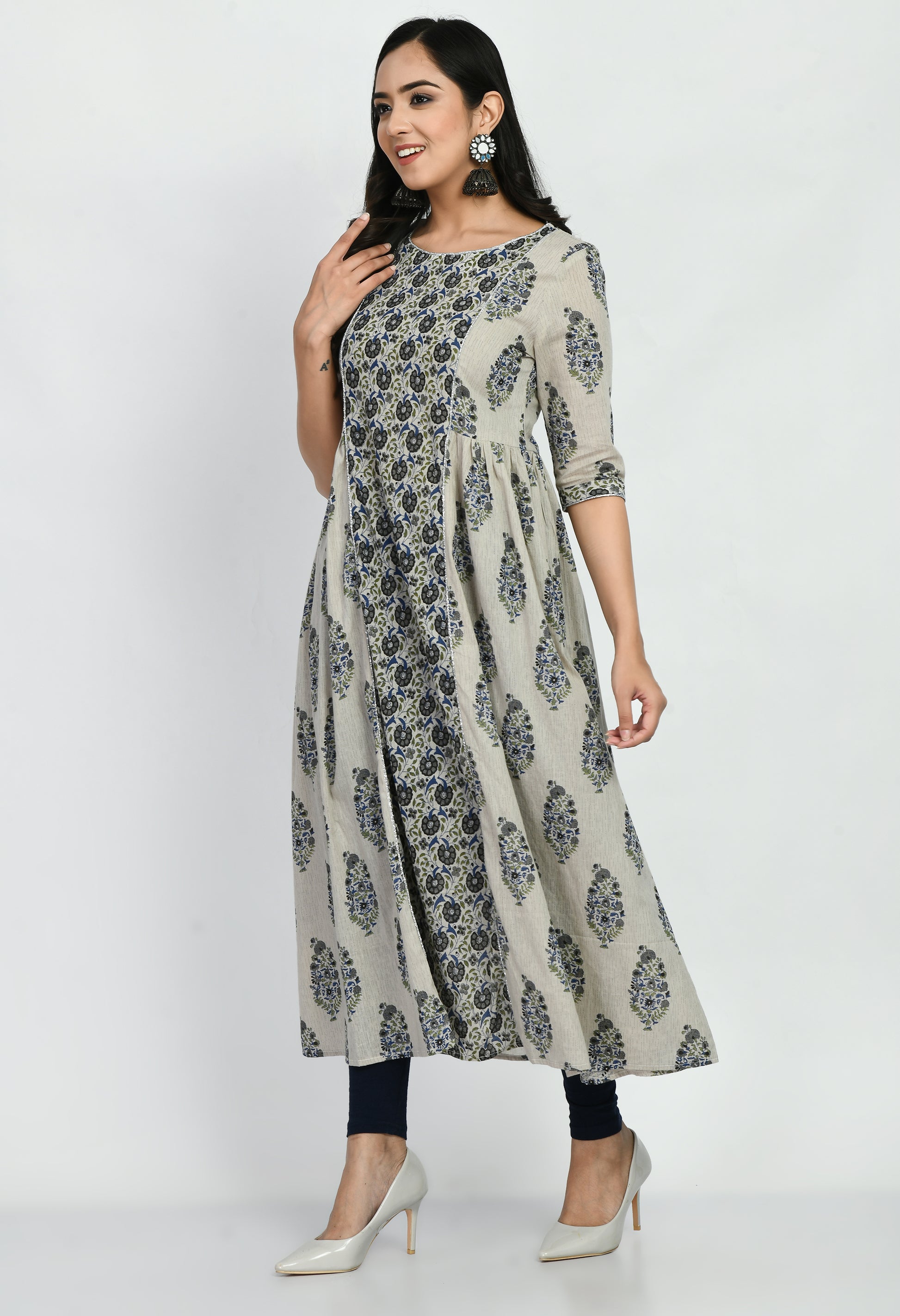 Women Printed Cotton Blend Straight Kurta