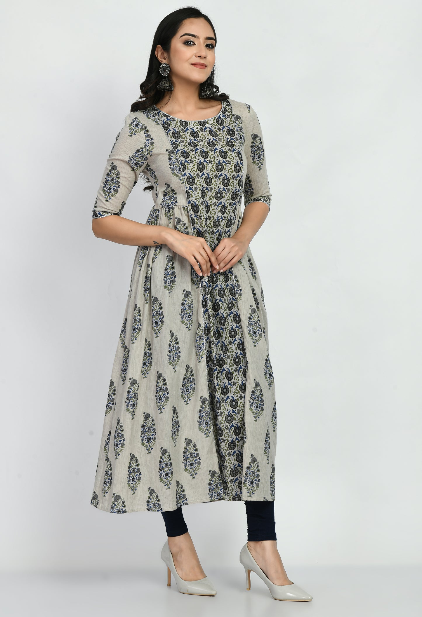 Women Printed Cotton Blend Straight Kurta