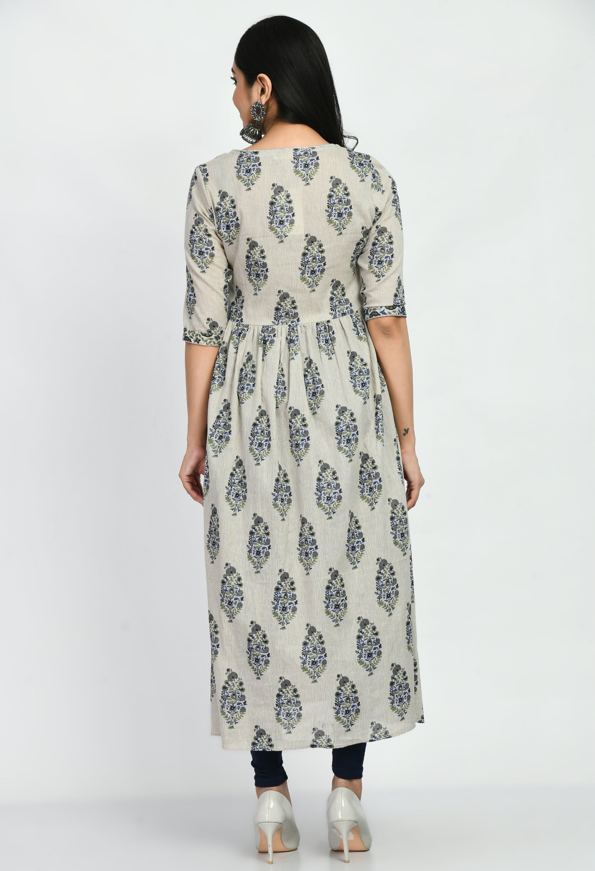 Women Printed Cotton Blend Straight Kurta