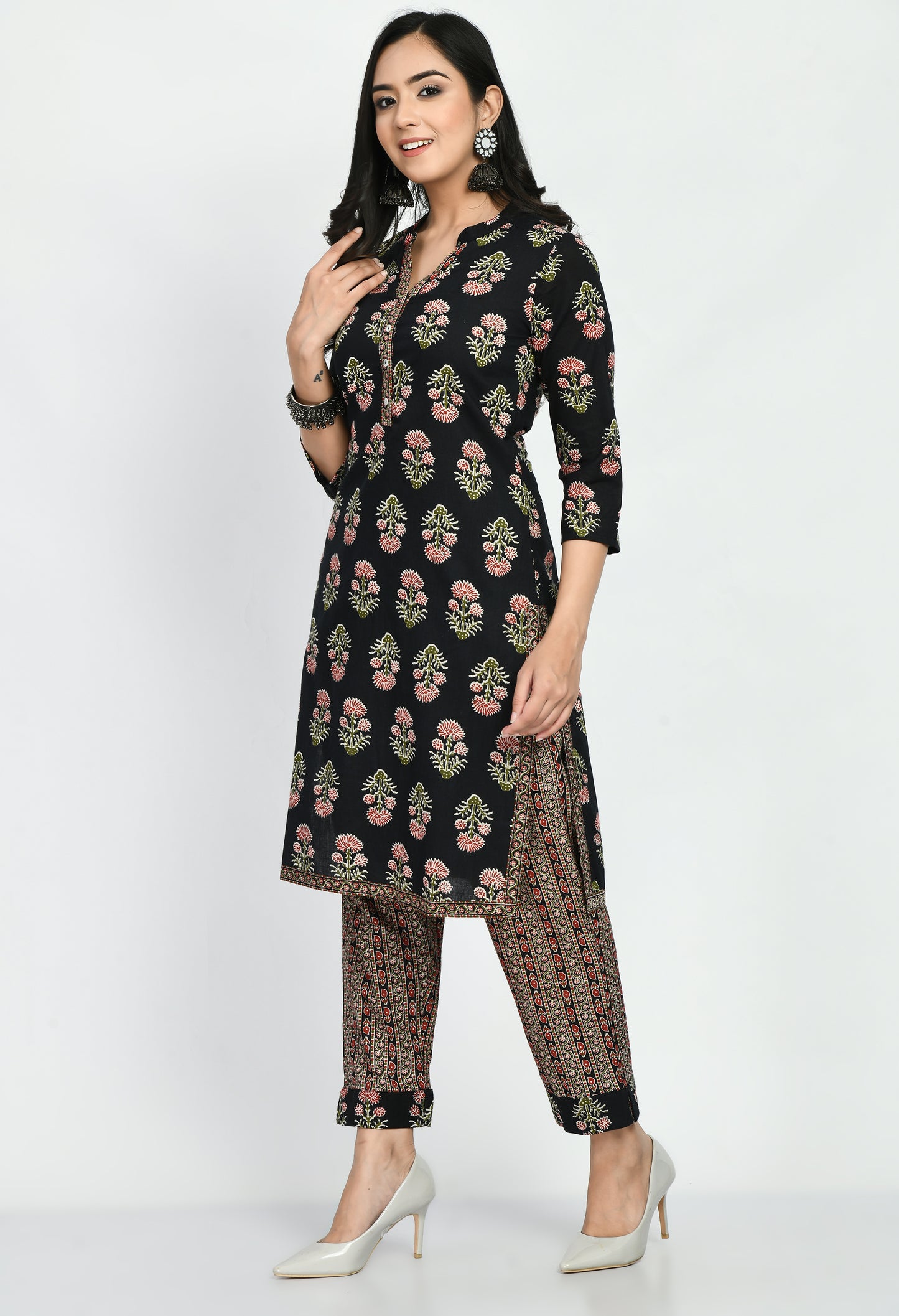 Women Cotton Blend Kurta Pant Set